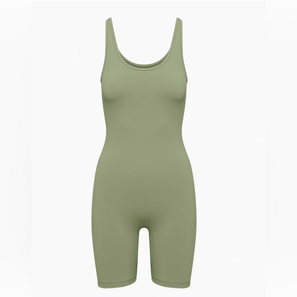ARITZIA (TNA life) Shake-it Romper: NEW WITH TAGS (never worn)